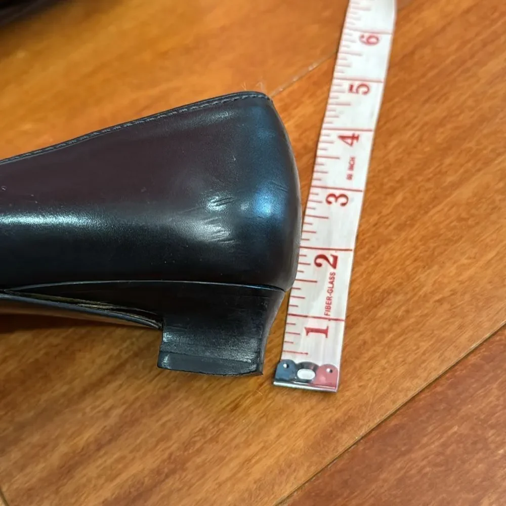 Salvatore Ferragamo Pumps Womens Black Leather Gancini Pointed Toe Low‎ Heel 9.5